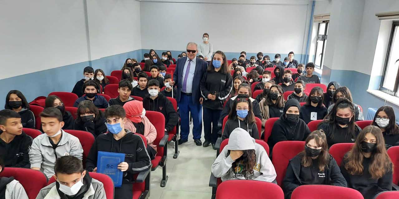 Karanlığı öğrencilerle aydınlatıyor