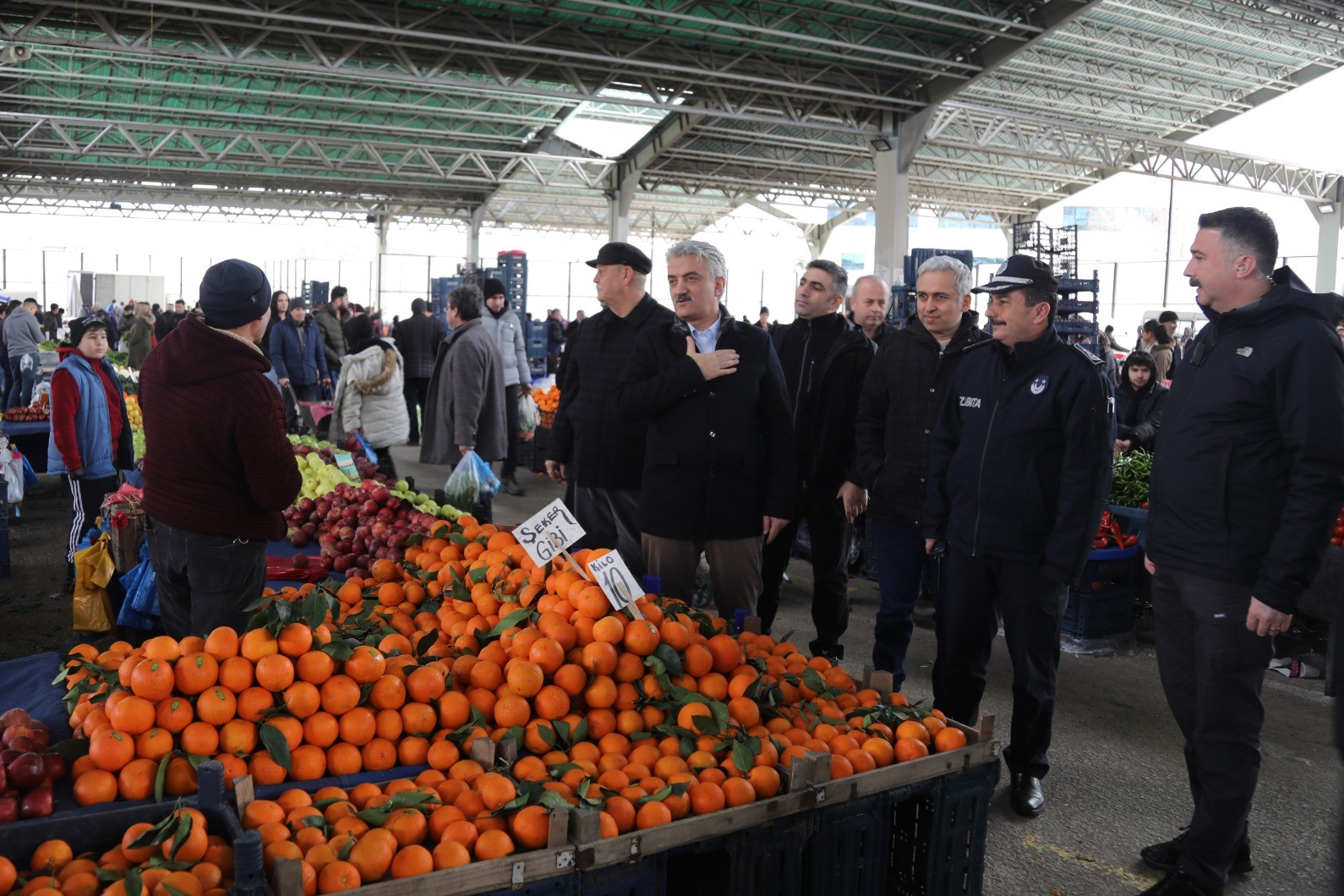 Vali Makas'tan semt pazarına ziyaret