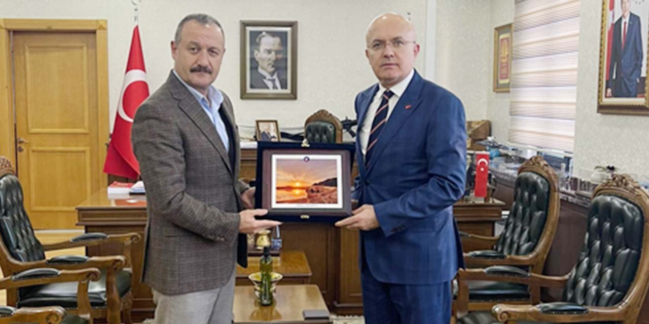 Rektör Aslan'dan Tüfekçi’ye hayırlı olsun ziyareti