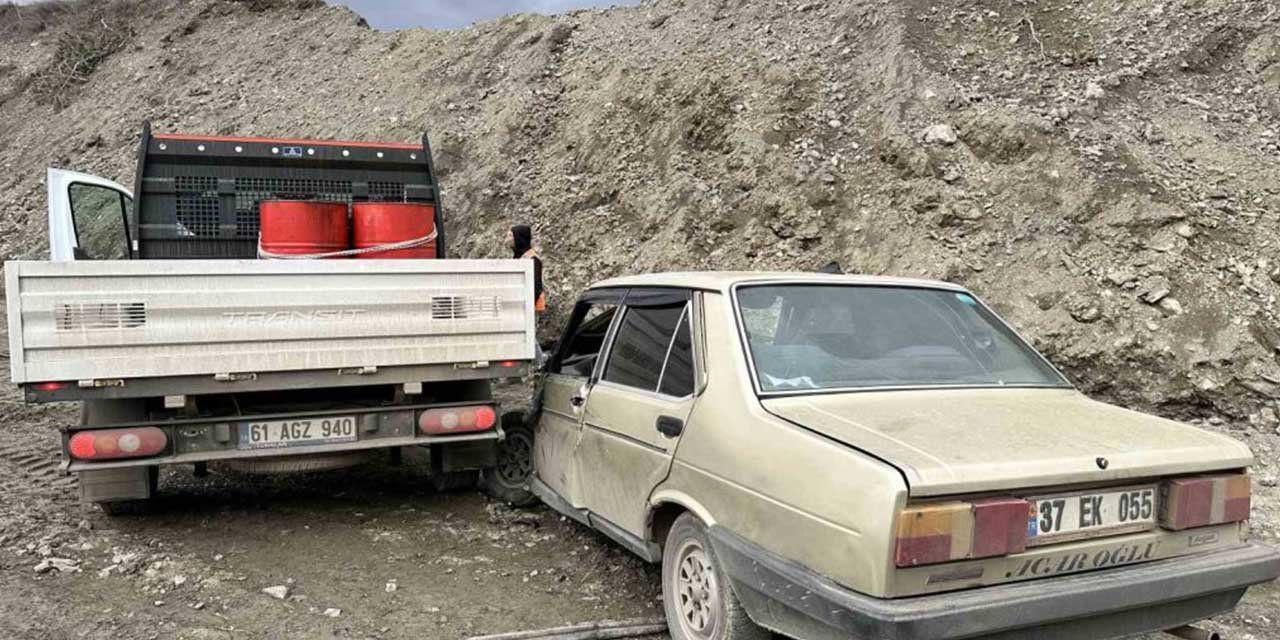 Kamyonet ile otomobil çarpıştı: 2 yaralı