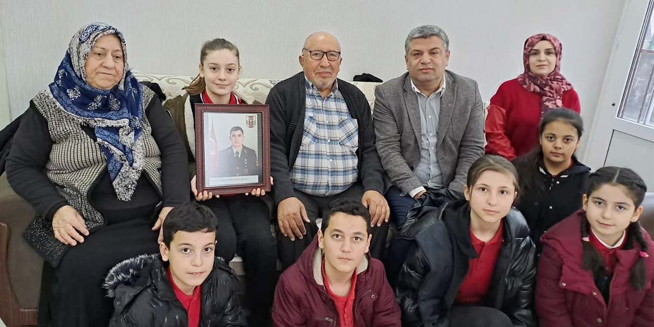 Minik öğrenciler şehit ailesinin hayır duasını aldı