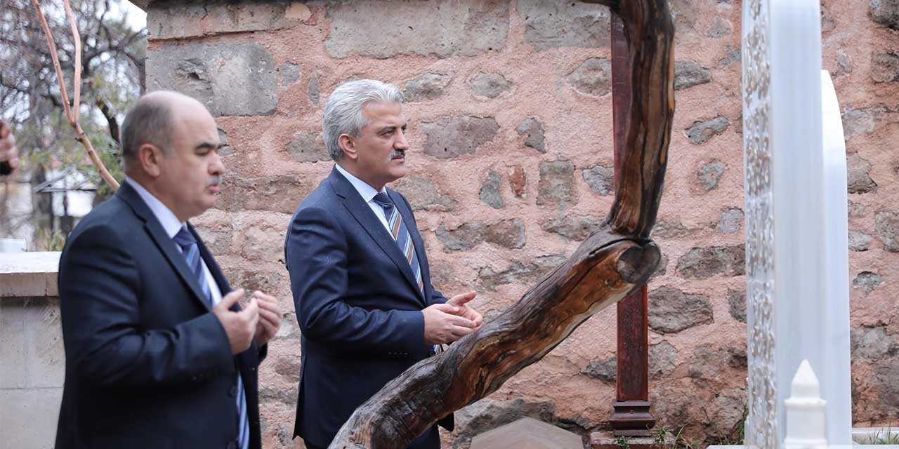 Valilerden Somuncu Baba’ya manevi ziyaret