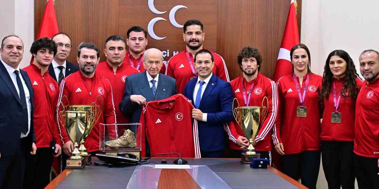 MHP Lideri Bahçeli, şampiyon güreşçileri kabul etti