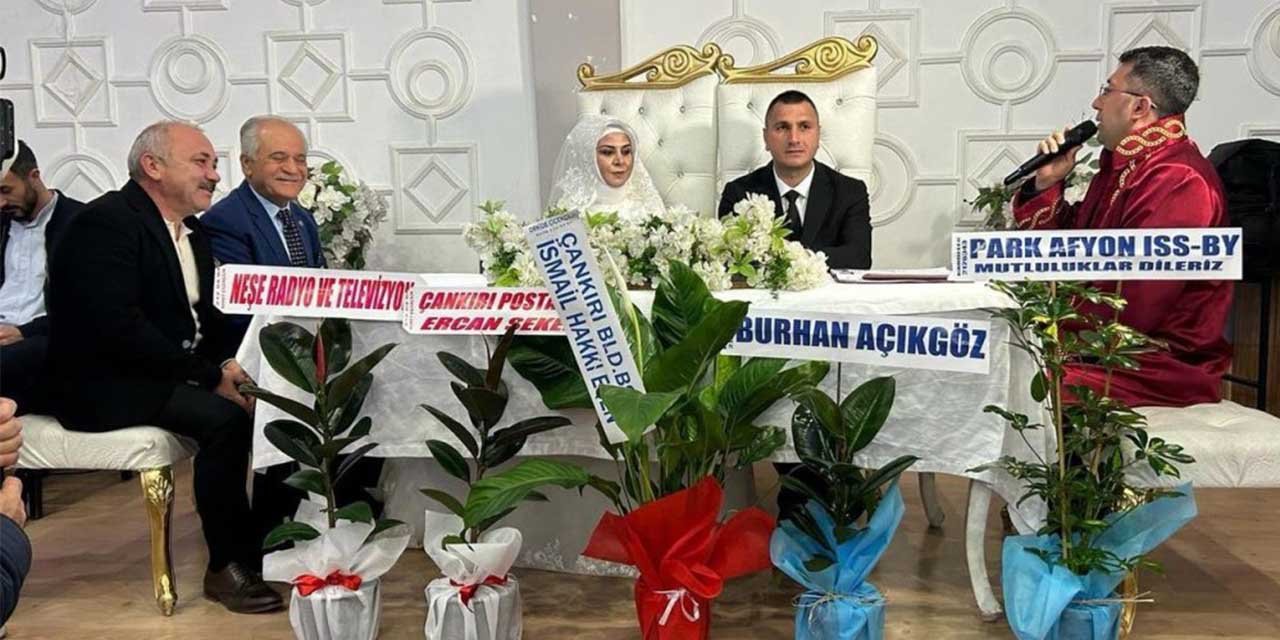 Belediye başkanı rakibinin nikah şahidi oldu