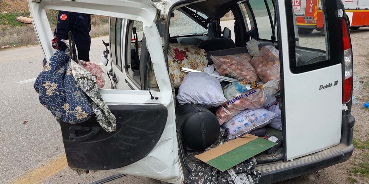 Kırıkkale'de hafif ticari araç takla attı