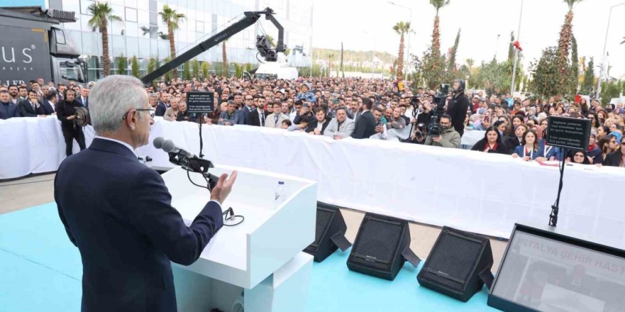 Bakan Uraloğlu: “Yoldan geçecek olan ambulansı bir an önce hastaneye yetiştirmek için çalışıyoruz”