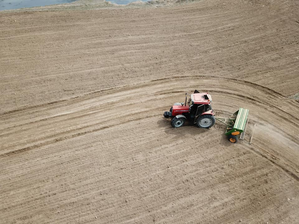 Atıl araziye çörek otu ekimi yapıldı