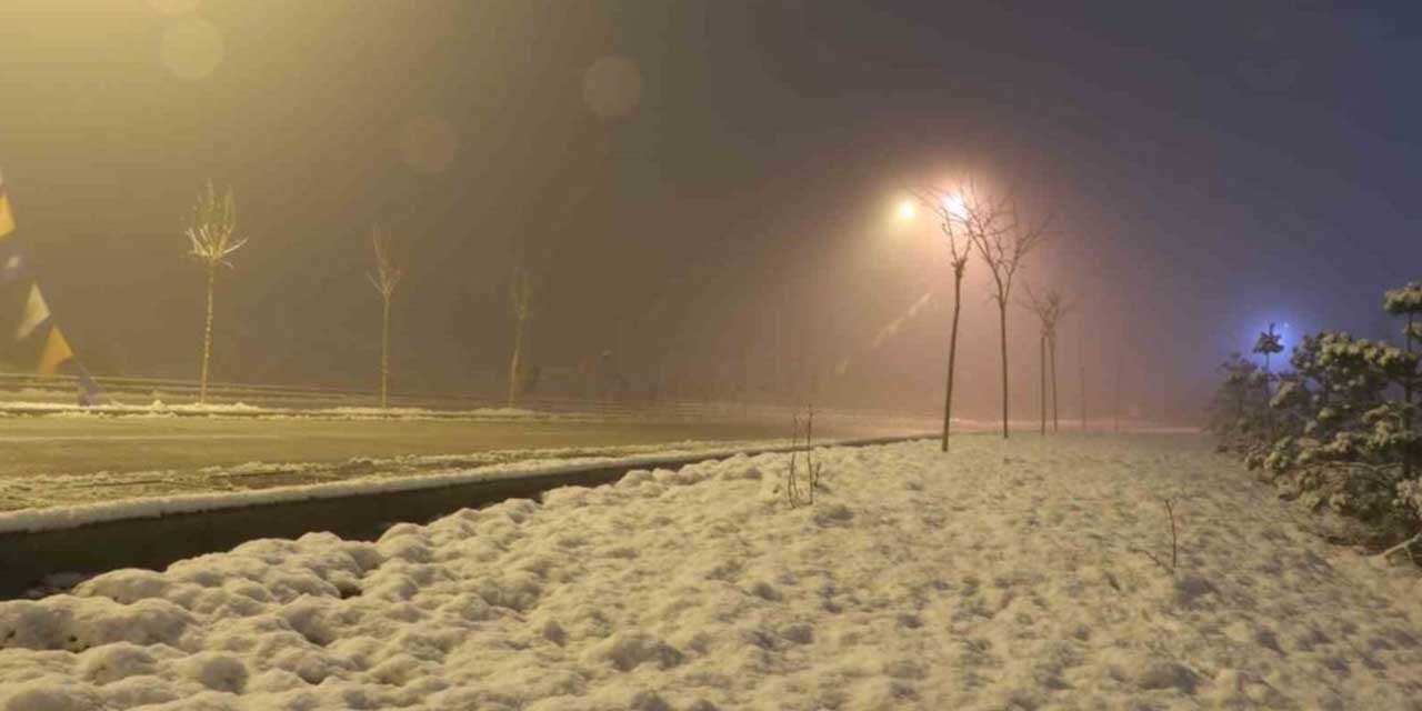 Ankara'da kar yağışı ve sis etkili oldu
