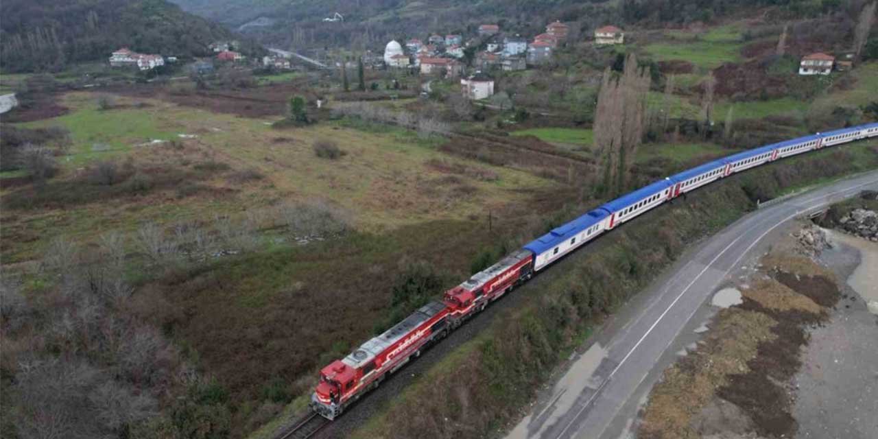 Kara Elmas Ekspresi ile Filyos limanı aynı karede