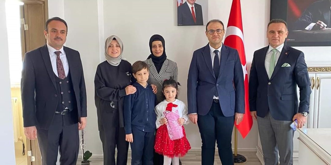 Minik İpek Uzun, İstiklal Marşı ile gururlandırdı