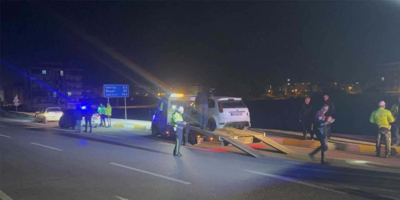 Polislerden kaçarken ekip otosuna çarptı