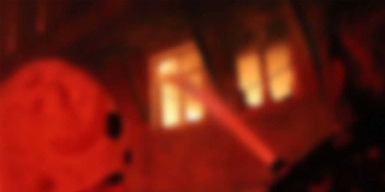 Patlayan şarj aleti bir evi küle çevirdi