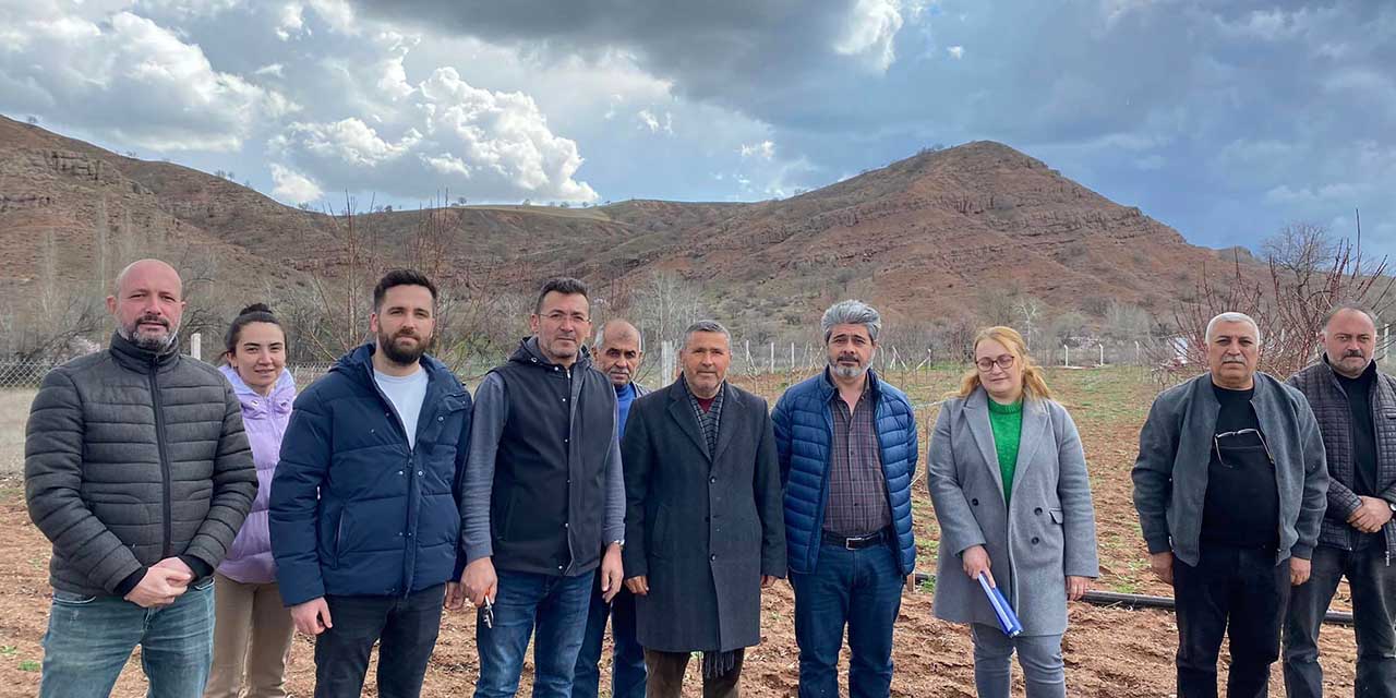 Çiftçiler için budama eğitimleri devam ediyor