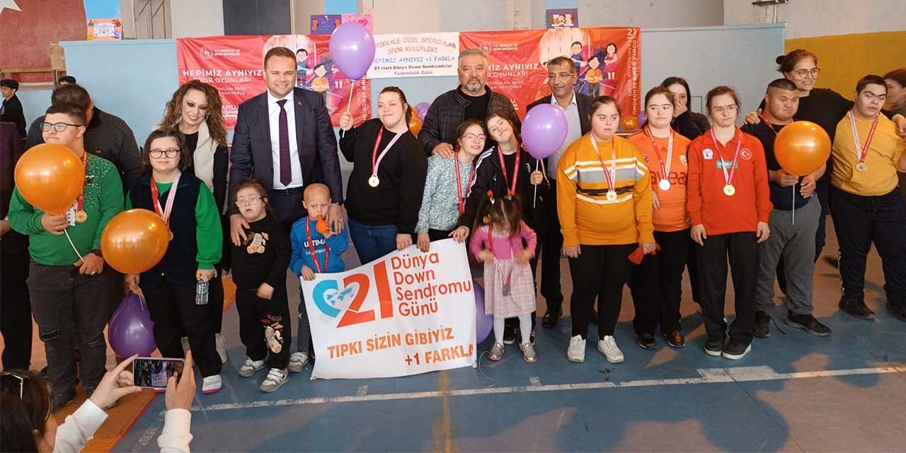 Özel çocuklara günlerinde renkli hediye