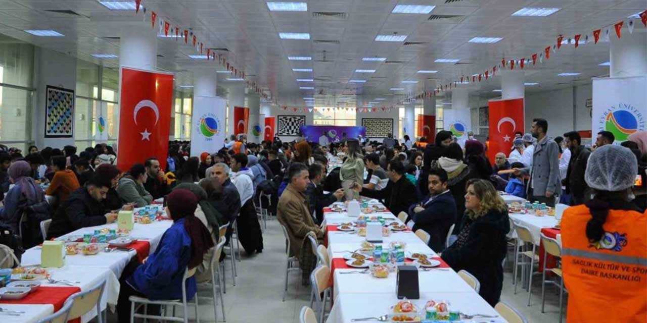 KAEÜ akademik personeli, öğrencileriyle birlikte iftar yaptı