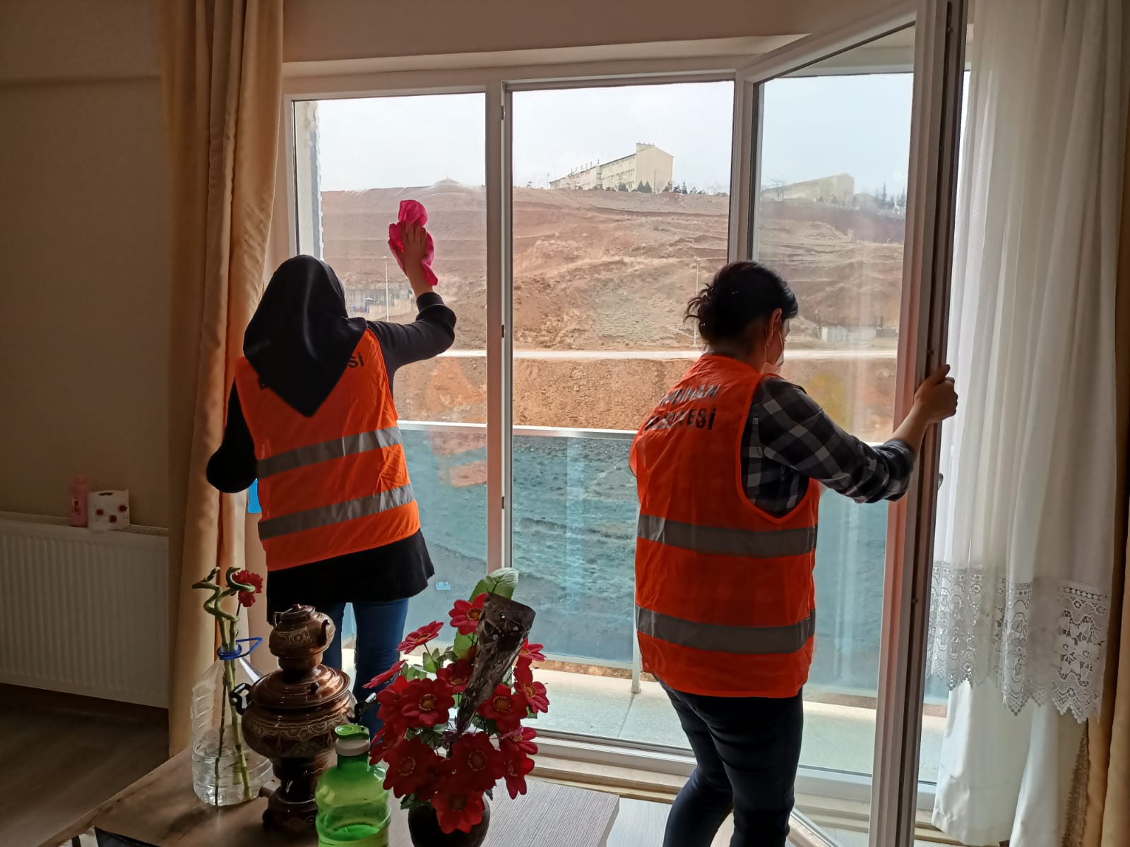 Yaşlıların evleri temizlendi