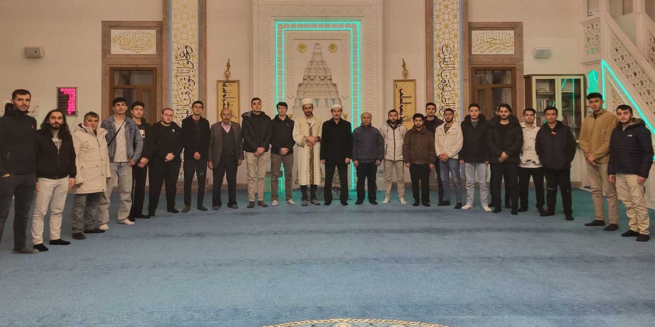 İslami Değerler Külliyesi dolup taşıyor