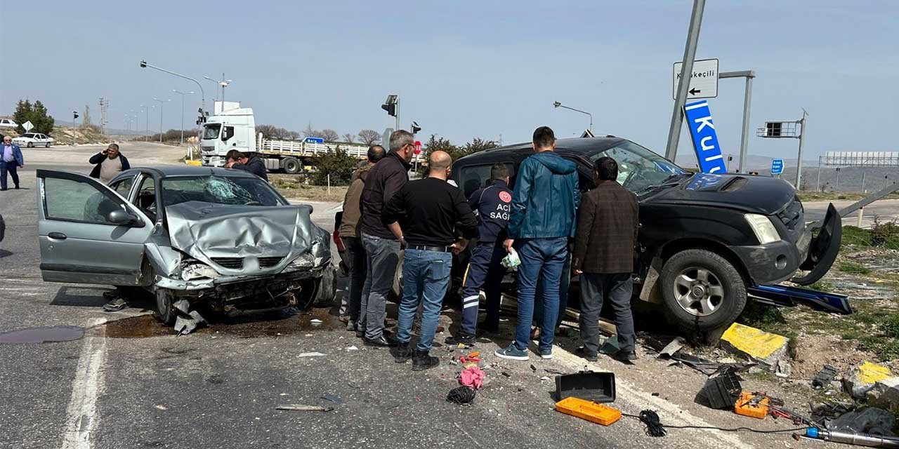 Kırıkkale’de otomobil ile pikap çarpıştı