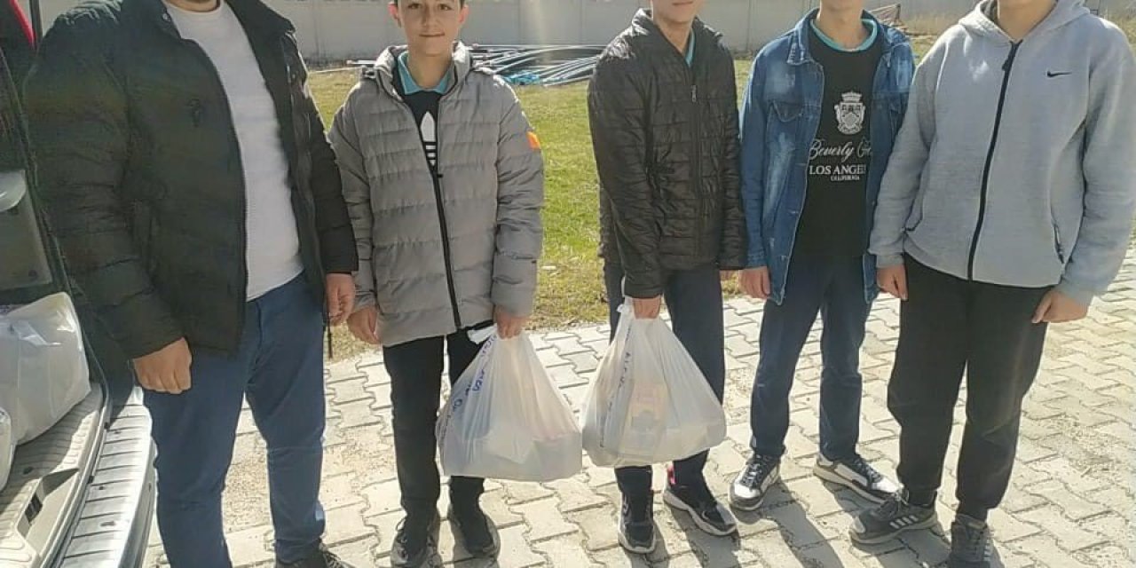 Öğrencilerden ihtiyaç sahiplerine ramazan yardımı