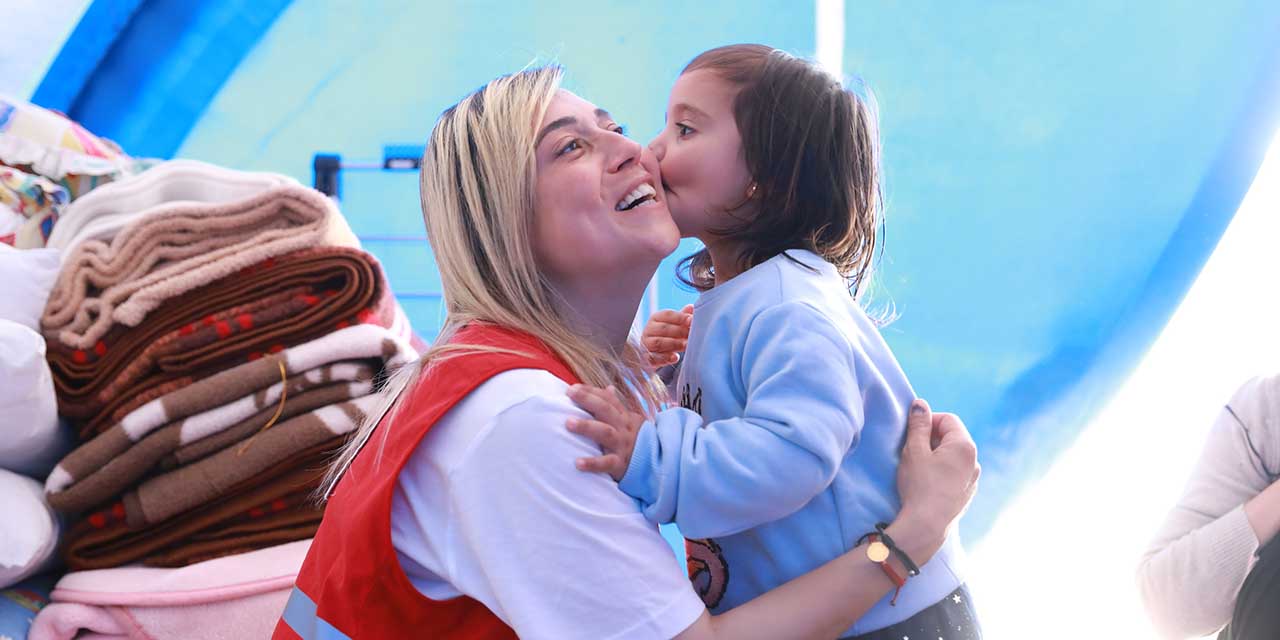 Kızılay, bayramda yüzleri güldürüyor