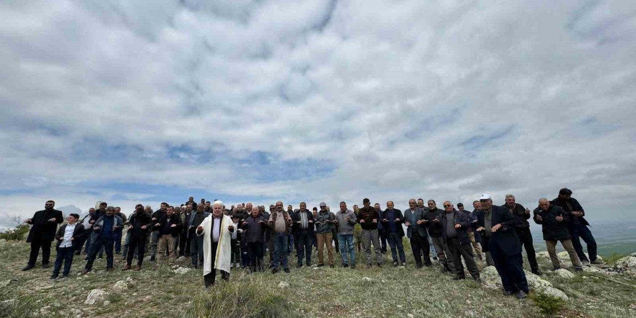 Kırşehir’de köylüler yağmur duasına çıktı