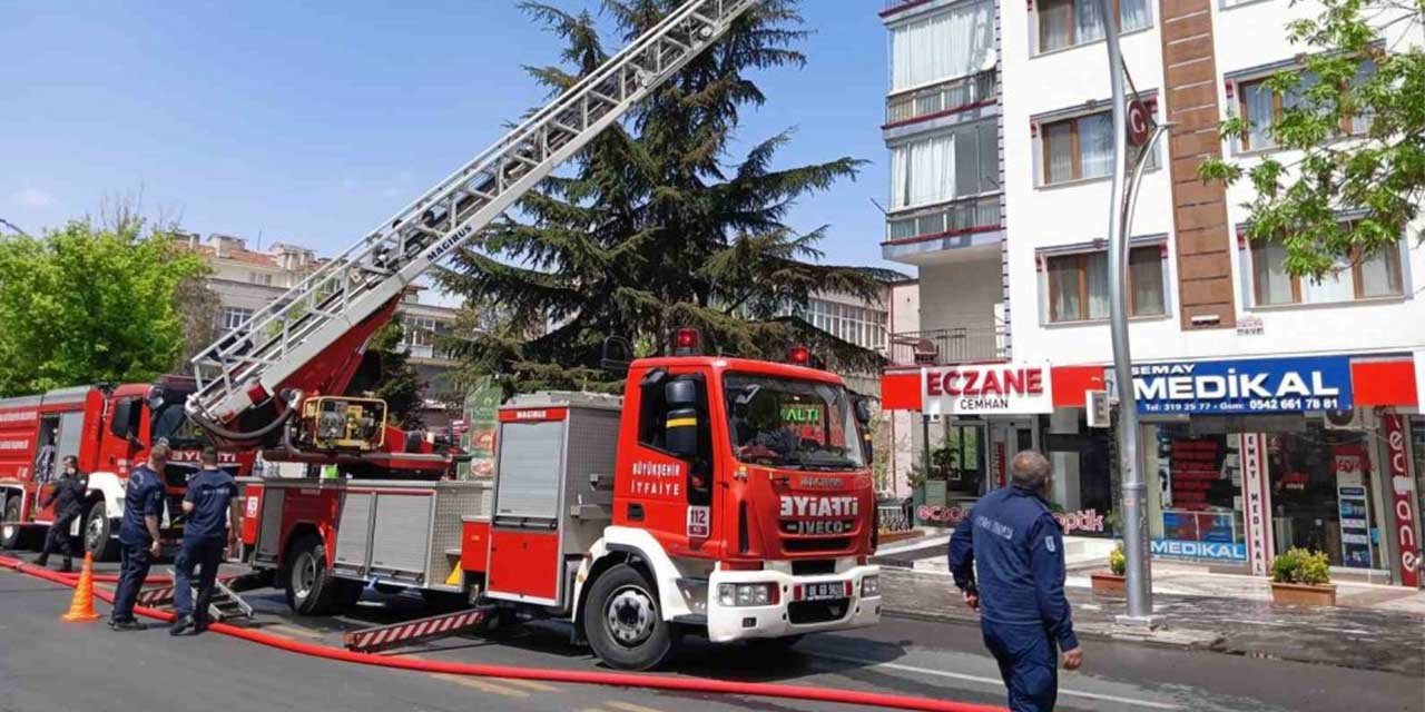 Ankara’da 4 katlı apartmanın çatısında yangın