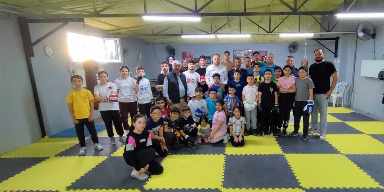 Boksörlere anlamlı ziyaret