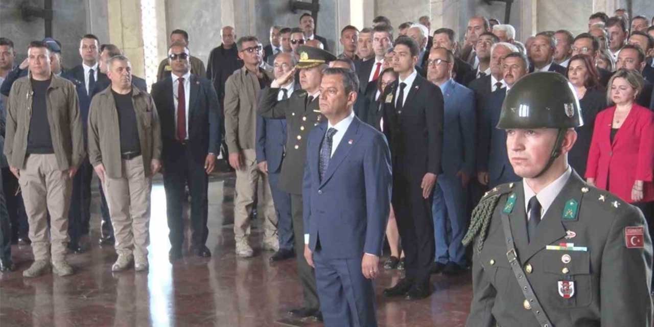 Özgür Özel, Anıtkabir’i ziyaret etti