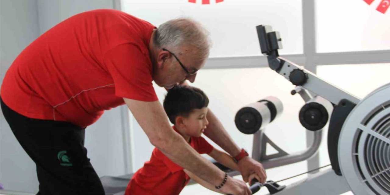 Sağlıklı yaşam için dedeler ve torunlar sporda buluştu