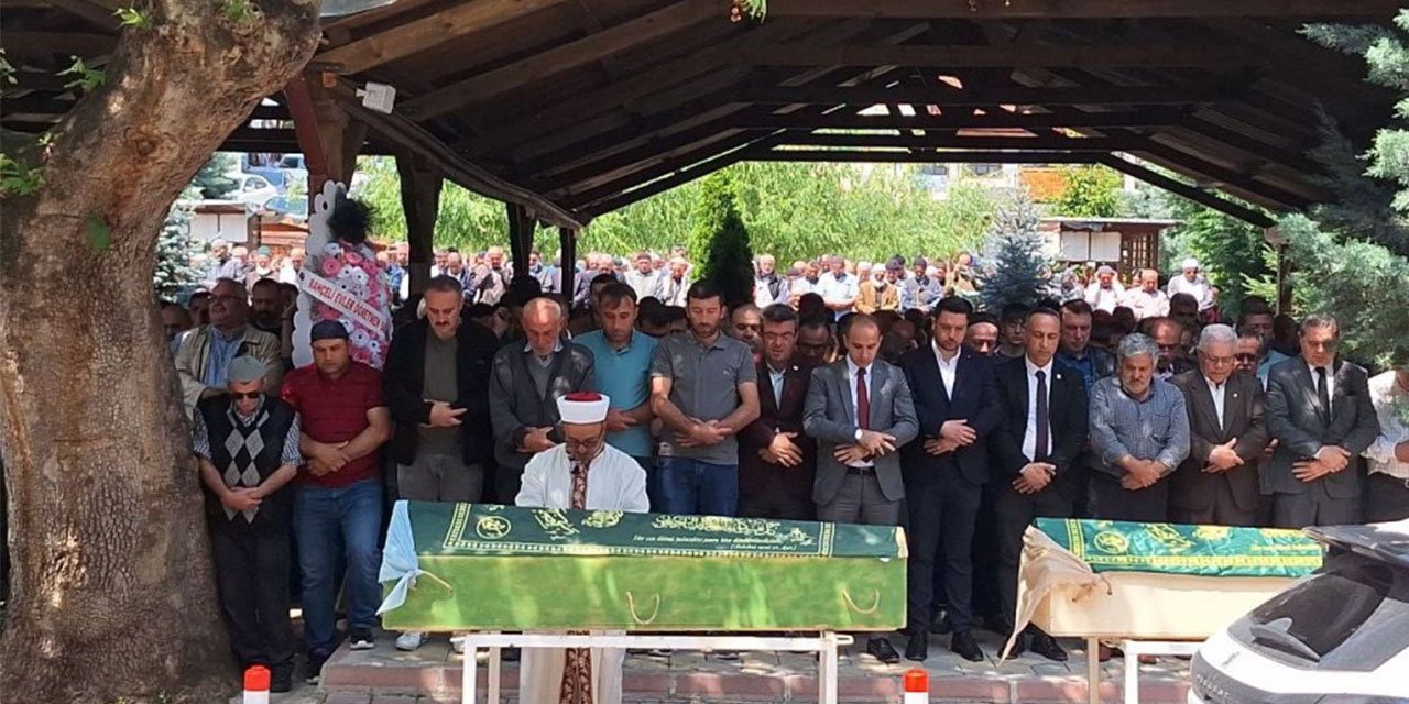 Trafik kazasında hayatını kaybeden anne ve kızı son yolculuğuna uğurlandı