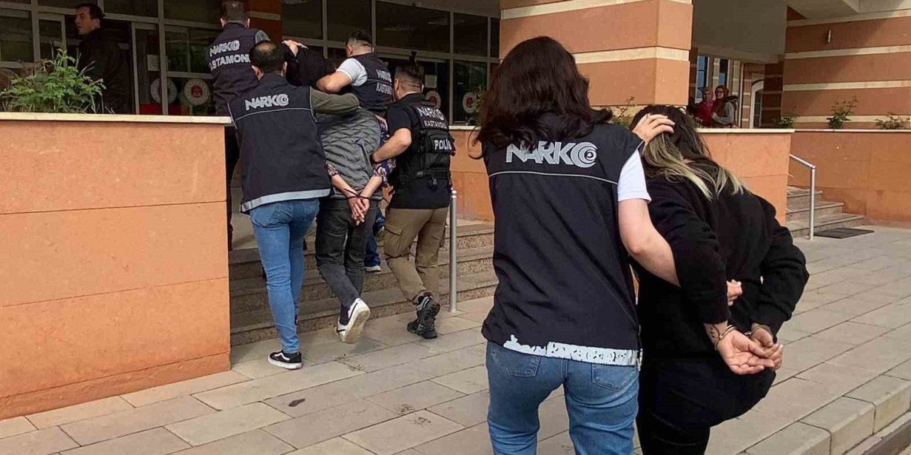 Kastamonu’da uyuşturucu ile yakalanan 1’i kadın 3 kişi tutuklandı