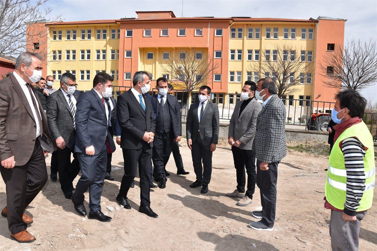 Vali Sezer Karakeçili'de incelemelerde bulundu