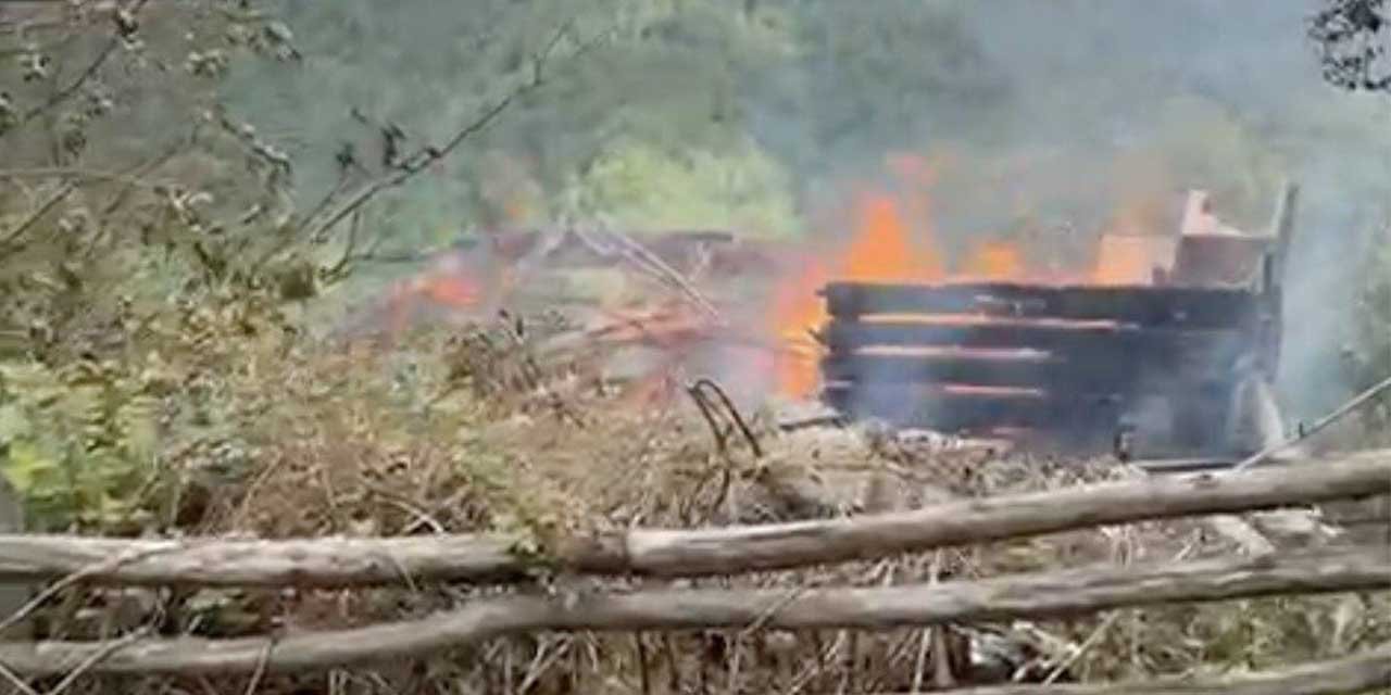 Alevlere teslim olan ahşap ev küle döndü