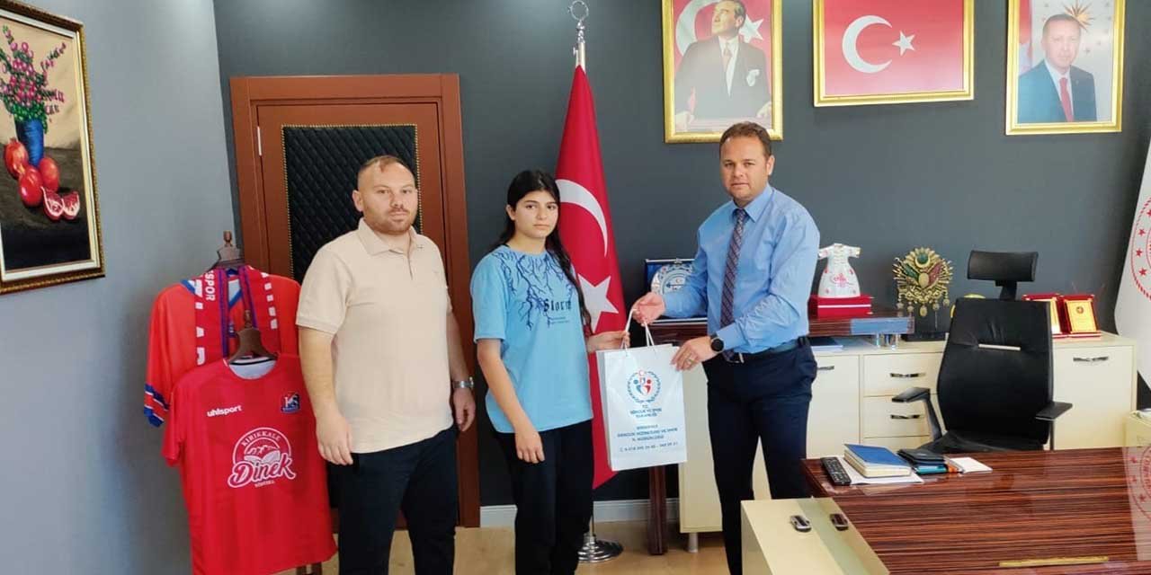 Aleyna, üçüncülüğü kaldırdı