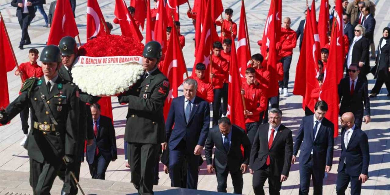 Bakan Bak, Anıtkabir’i ziyaret etti