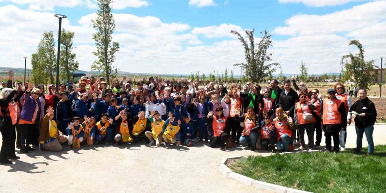 Çocukların yetiştirdiği meşe fideleri doğayla buluştu