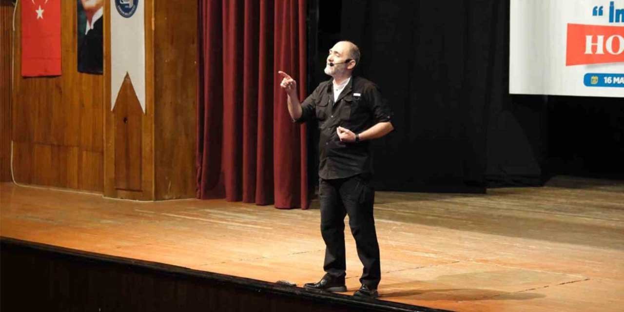 Sanatçı Emniyet Müdürü’nden gençlere altın tavsiyeler