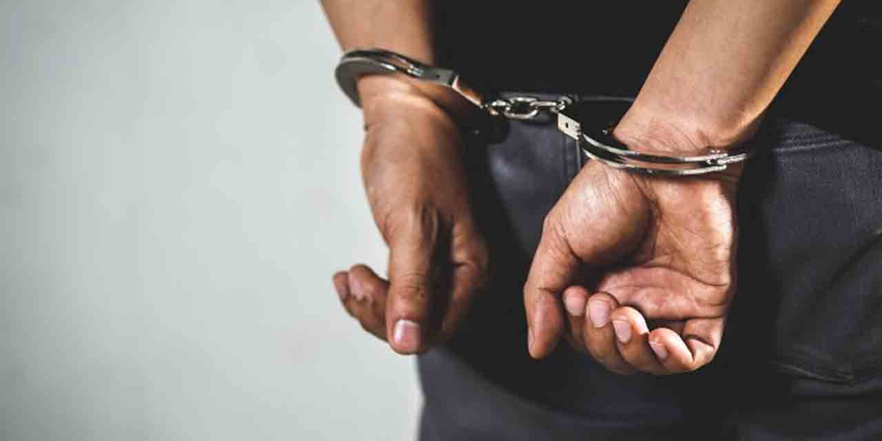 Başkasına ait kimlikle kaçarken yakalandı!