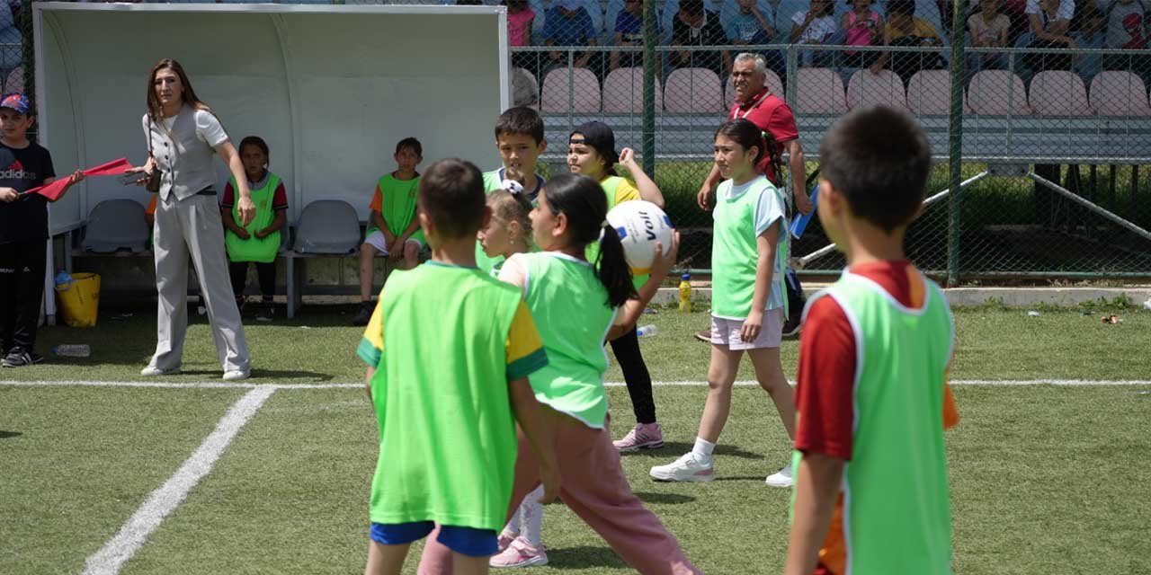 Çocuklar geleneksel oyunlarla eğlendi