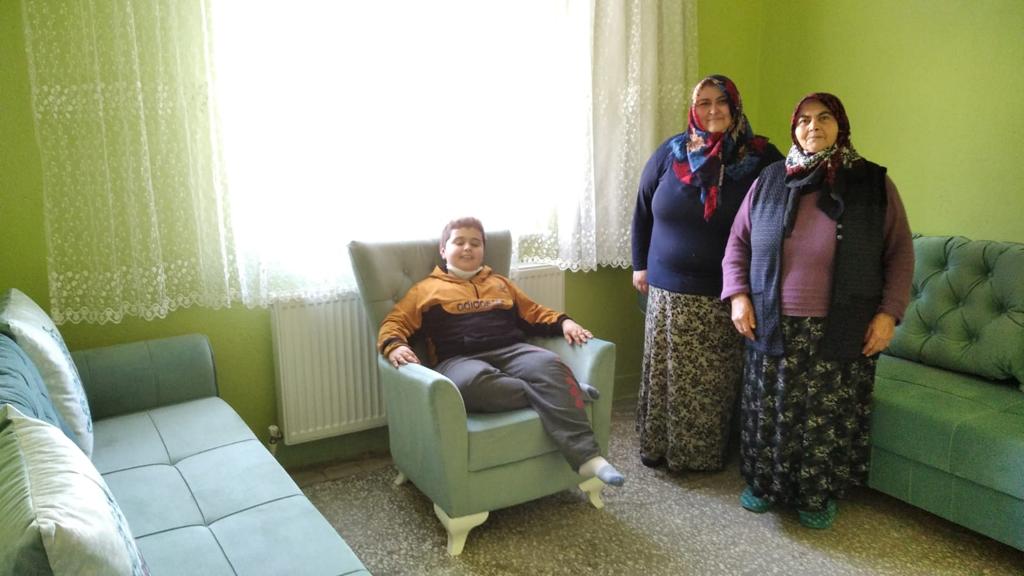 Başkan Tekin'den Evi yanan aileye yardım eli