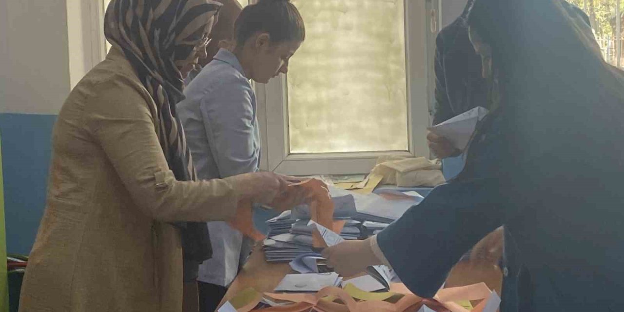 Çankırı’da vatandaşlar muhtar seçmek için sandık başına gitti