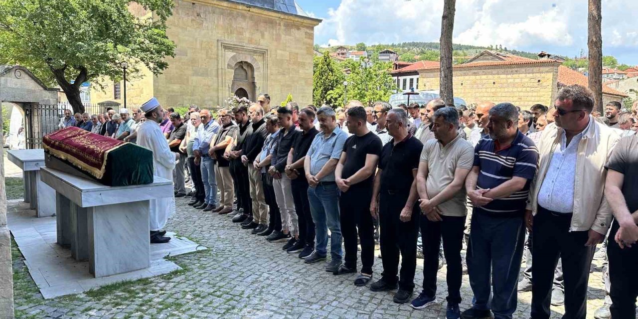 Feci kazada hayatını kaybeden genç toprağa verildi