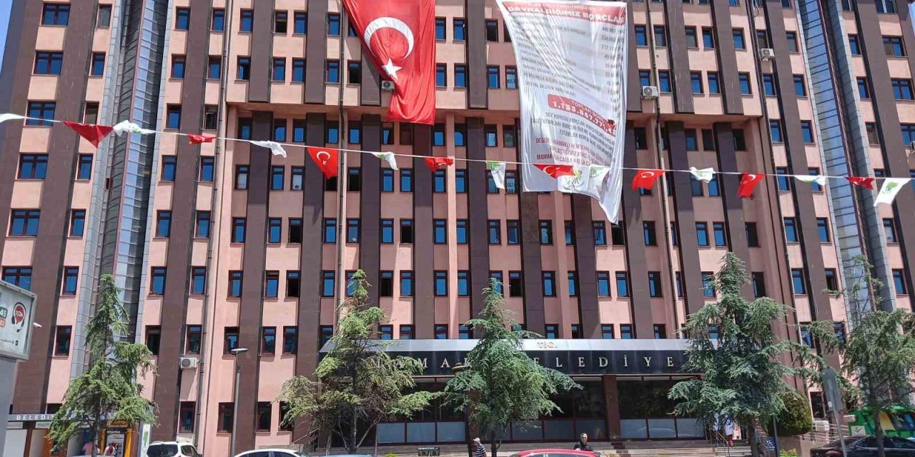 Alkollü şahıstan belediye binasına silahlı saldırı