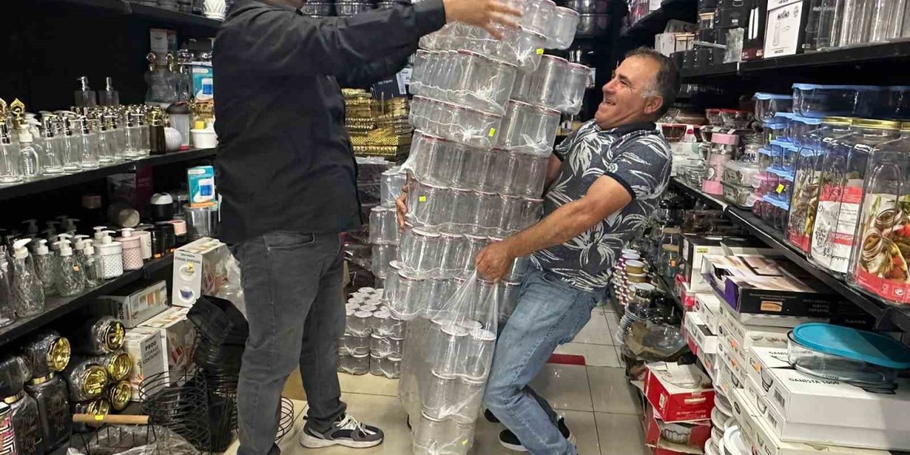 Kurban poşetinin sağlamlığını böyle test etti