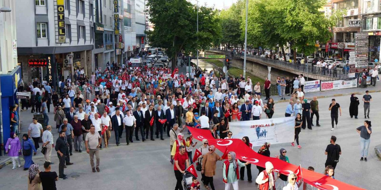 Kurtuluş Savaşı ruhunu 95 kilometrelik yolu yürüyerek yaşadılar