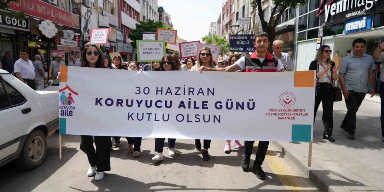 Koruyucu aileler farkındalık için yürüdü