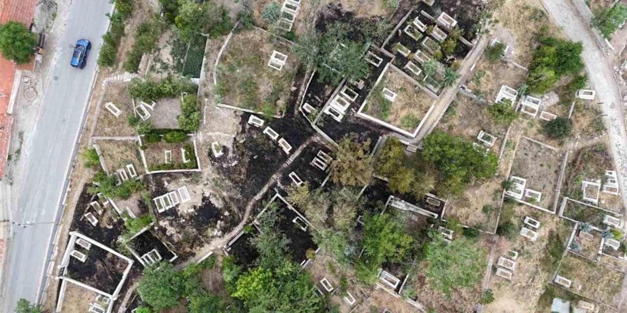 Mezarlık yangını havadan görüntülendi