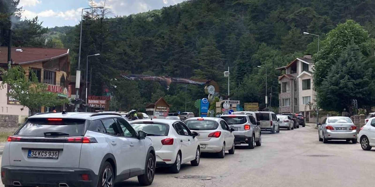 Soğuksu Milli Parkı’nda araç kuyrukları oluştu