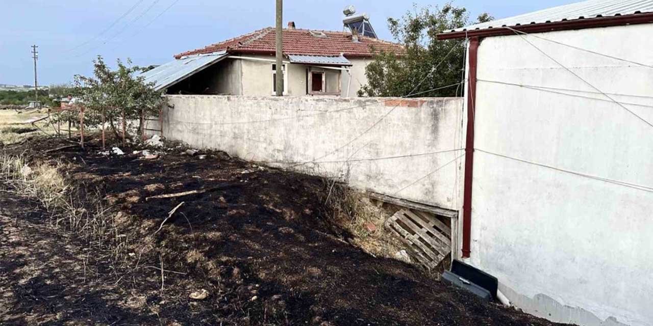 Alevlere teslim olan 25 dönümlük arpa tarlası küle döndü