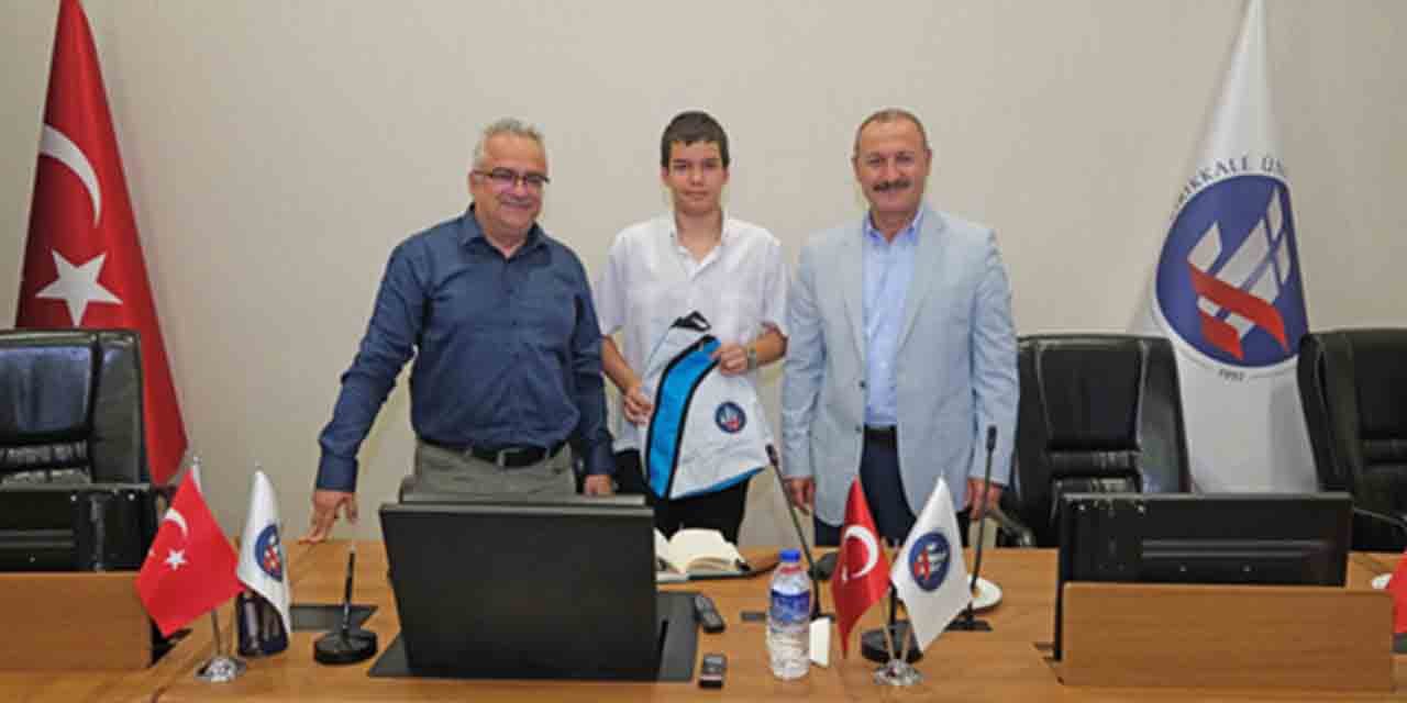 Türkiye birincisi, Üniversiteye konuk oldu